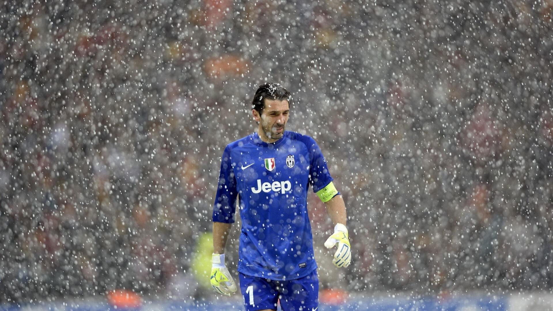 帕金斯表现引发观众热烈掌声，帕金斯表现引发观众热烈掌声的句子